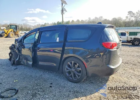 2018 Chrysler Pacifica Touring Plus z USA, uszkodzony, nr VIN 2C4RC1FG9JR352252